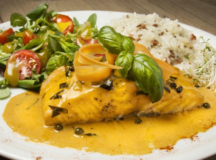 Bar KARTOFLISKOŁosoś pieczony z tajskim czerwonym curry z zielonym pieprzem