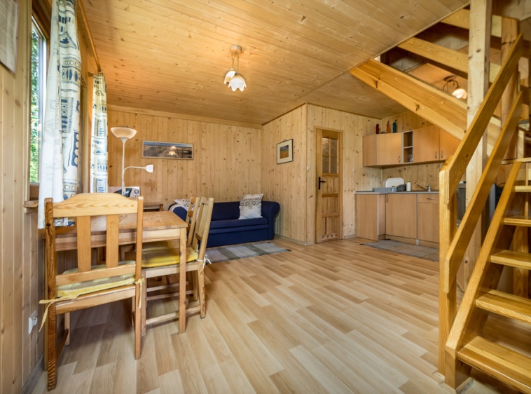 Domki Weneda Pok&oacute;j dzienny w domku z aneksem kuchennym?v=1.0